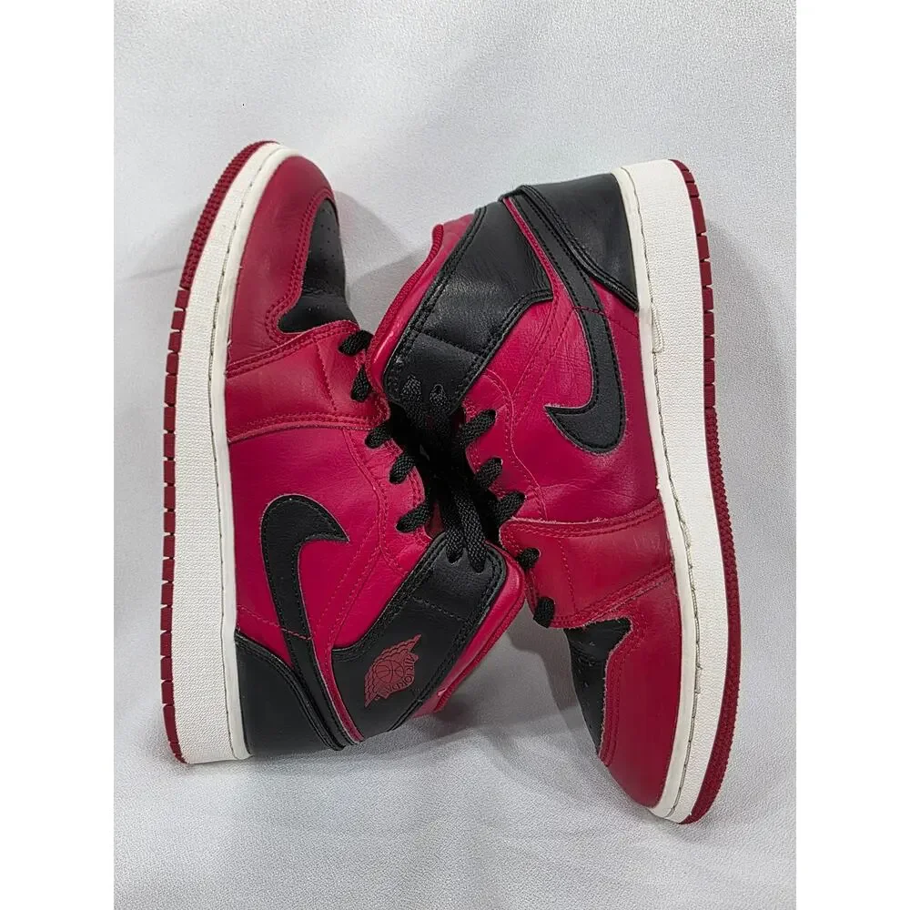 Nike Air Jordan 1 Mid Reverse Bred Big Kids Youth Size 7Y Red Black
